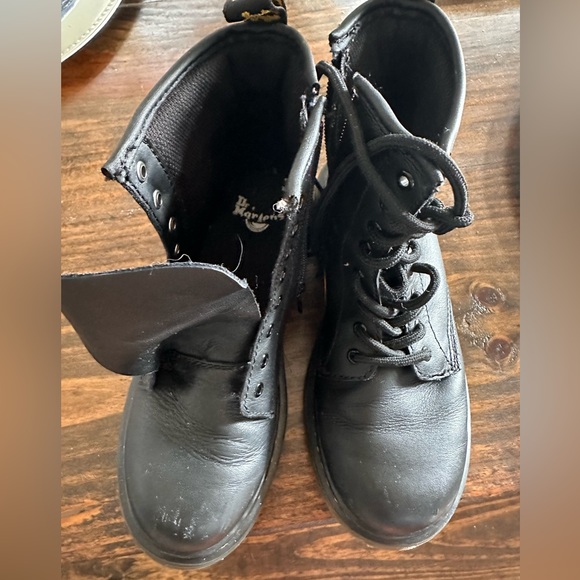 Doctor Marten’s barely worn size 3. - Picture 2 of 4